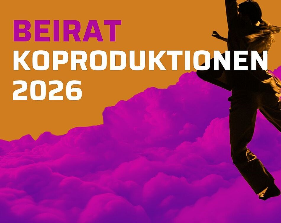 Eine Grafik aus orangenem Himmel und lilafarbener Wolke, davor ist rechts die Silhouette einer Tänzer*in erkennbar. Darüber die Aufschrift: BEIRAT KOPRODUKTIONEN 2026
